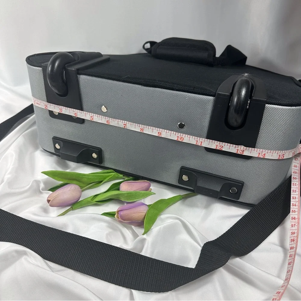 NWT Bella Russo laptop bag Please see the description